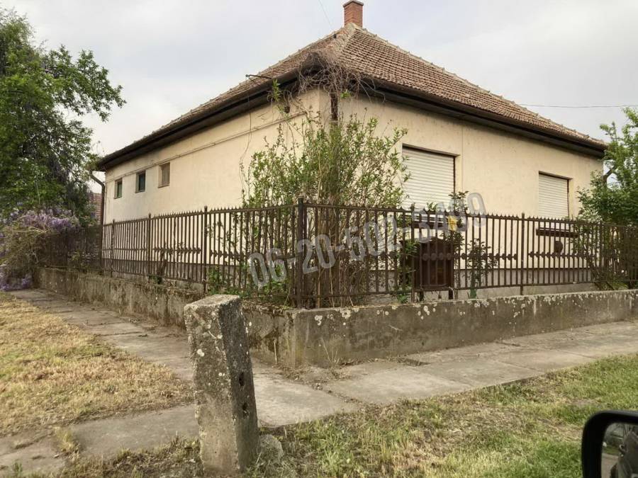 eladó családi ház, Poroszló