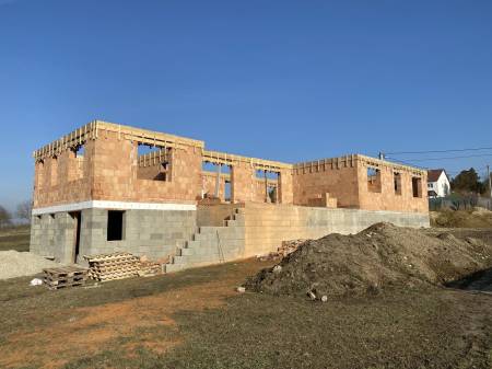 eladó újépítésű családi ház, Baracs