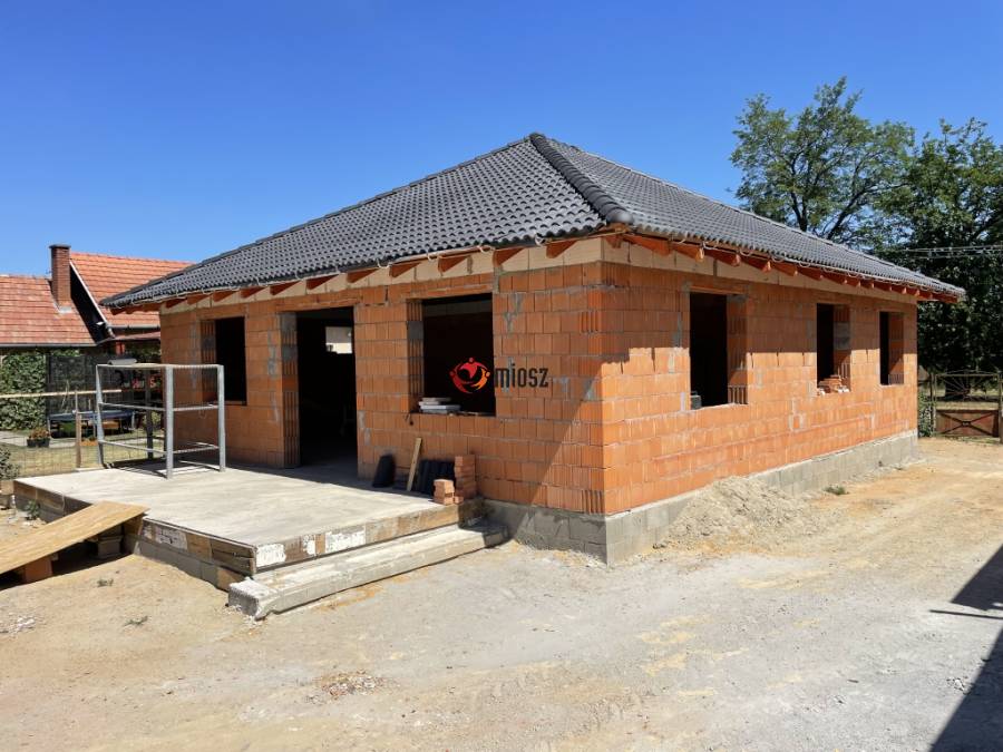 eladó újépítésű családi ház, Kóka
