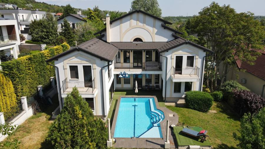 eladó újszerű családi ház, Budapest, III. kerület
