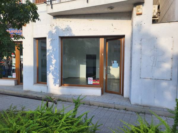 kiadó újszerű üzlethelyiség utcai bejáratos, Dunaharaszti