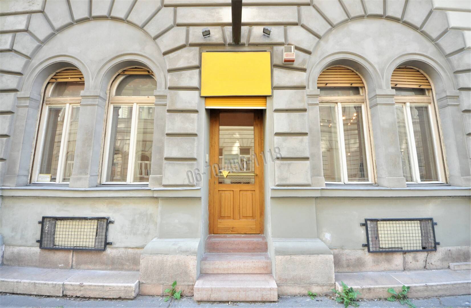 Eladó üzlethelyiség Budapest 02. kerület