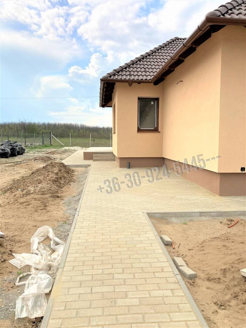 Elad csaldi hz Pest Veresegyhz